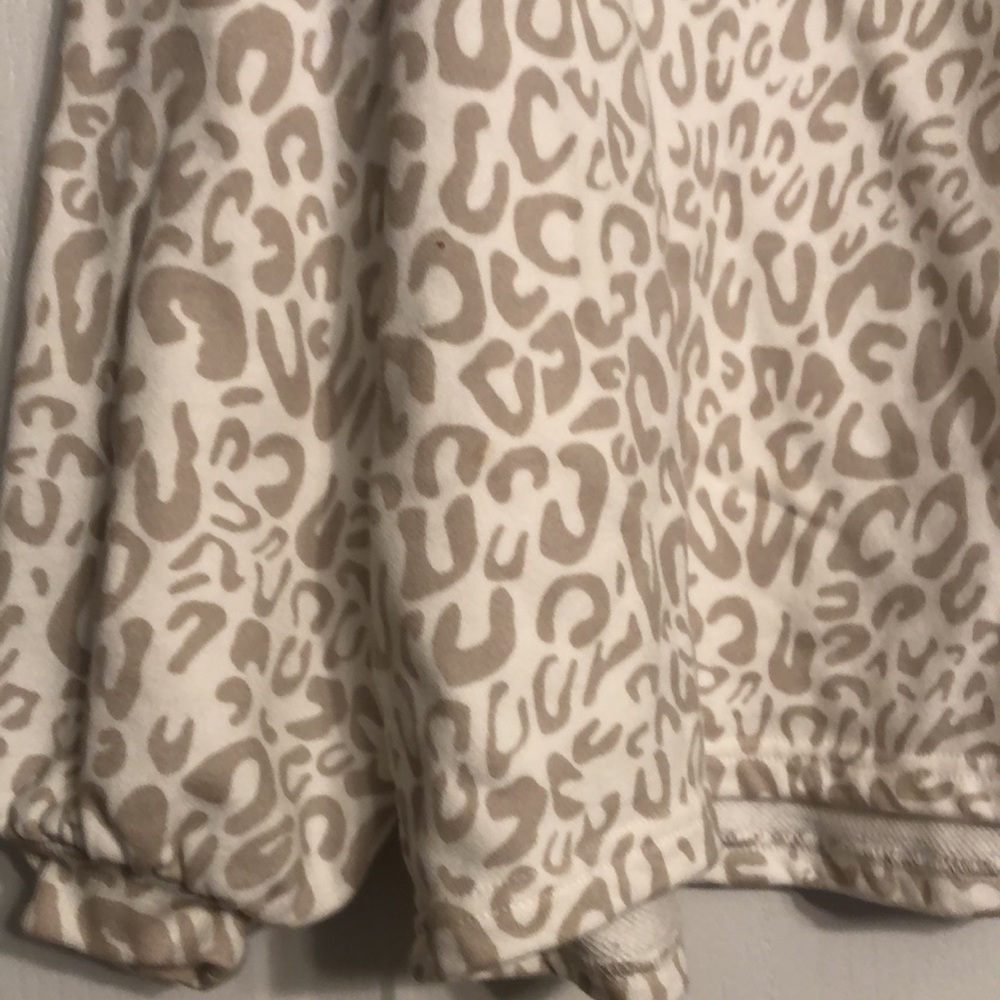 Time and Tru Cheetah sweatshirt with balloon sleeves - Picture 3 of 5